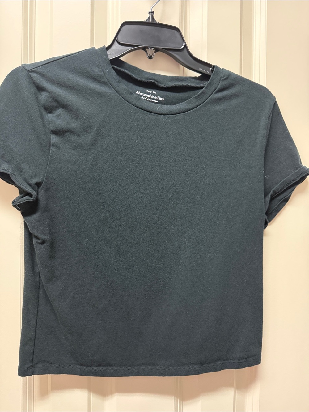 Abercrombie & Fitch Women's black baby tee - large